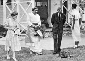 Qeen Elizabeth with Tui Malila